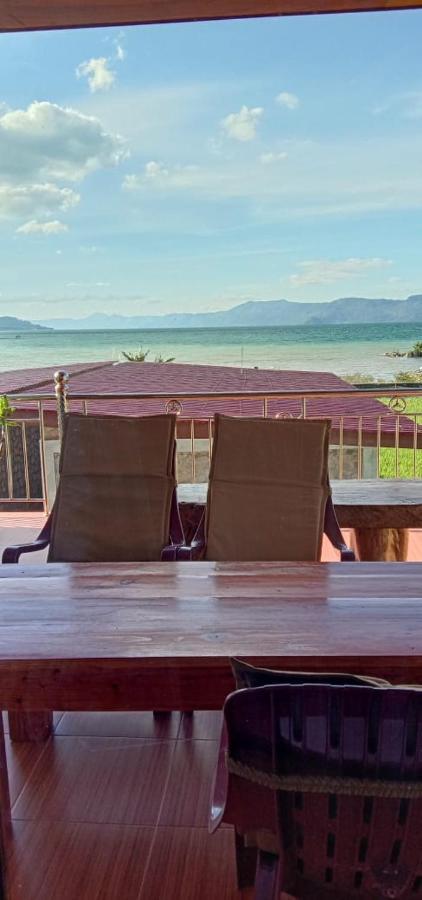 Toba Sunset Acomodação com café da manhã Tuk Tuk Exterior foto